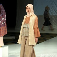 Koleksi Ria Miranda Mengangkat tema Ria Miranda Trend Show 2017 di The Hall Lt.8 Senayan City. Jakarta. [Foto: Mohammad Abduh/Wolipop]