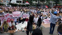 Perwakilan demonstran berorasi. Pool/dok Semen Indonesia.