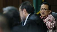 Sidang tersebut beragendakan mendengarkan keterangan dua orang saksi yaitu Xaveriandy Sutanto dan Memi yang juga merupakan tersangka dugaan suap kasus alokasi pembelian gula impor untuk Sumatera Barat.