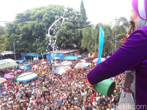 Siraman Gong Kyai Pradah di Blitar Dipadati Ribuan Pengunjung