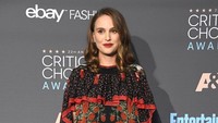 Ia bahkan pernah tak menghadiri premiere filmnya yakni Star Wars: Episode I-The Phantom Menace demi mempersiapkan ujian akhir SMA. Frazer Harrison/Getty Images/detikFoto.