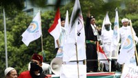 Persaudaraan Muslimin Indonesia (Parmusi) berdemo di depan PN Jakpus.