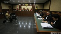 Sutanto mengungkapkan uang tersebut diberikan kepada Irman sebagai ucapan terima kasih. Irman dianggap telah berjasa sehingga ia dan istrinya mendapat kuota pembelian. Irman dianggap berjasa salah satunya dengan menelepon Dirut Bulog.
