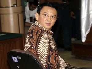 Ahok Lelang Koleksi Batik Persidangannya, Harga Awal Rp 54 Saja