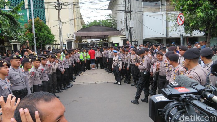 Jelang Sidang Ahok, Polisi Jaga Ketat Eks PN Jakarta Pusat