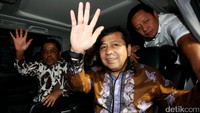 Drama politiknya terus berlanjut: pada 2017, Komisi Pemberantasan Korupsi (KPK) menetapkannya tersangka dalam kasus korupsi e‑KTP. Setya sempat menang praperadilan dan status itu gugur pada September, tapi hanya dua bulan kemudian, statusnya ditetapkan kembali oleh KPK. (Agung Pambudhy/detikcom)