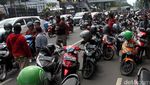 Warga Antre Tiket, Jalan Merdeka Timur Macet