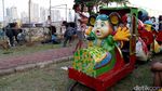 Keceriaan Anak-anak di Bantaran Kanal Barat
