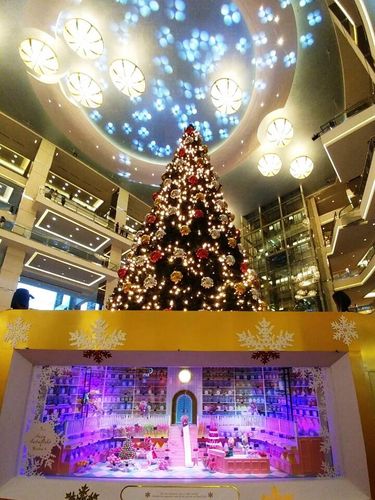 Pertunjukan Boneka 'Marionette' Semarakkan Natal di Mal Taman Anggrek