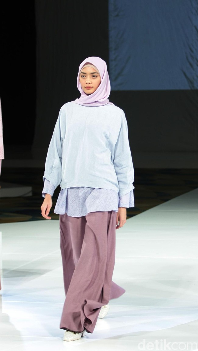 Koleksi Ria Miranda Mengangkat tema Ria Miranda Trend Show 2017 di The Hall Lt.8 Senayan City. Jakarta. [Foto: Mohammad Abduh/Wolipop]