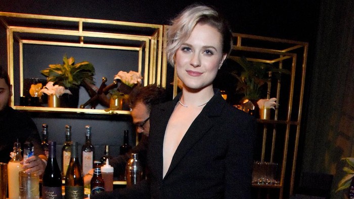 SANTA MONICA, CA - DECEMBER 11:  Evan Rachel Wood attends the 22nd Annual Critics Choice Awards at Barker Hangar on December 11, 2016 in Santa Monica, California.  (Photo by Araya Diaz/Getty Images for A+E Networks)
