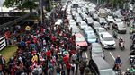 Warga Antre Tiket, Jalan Merdeka Timur Macet