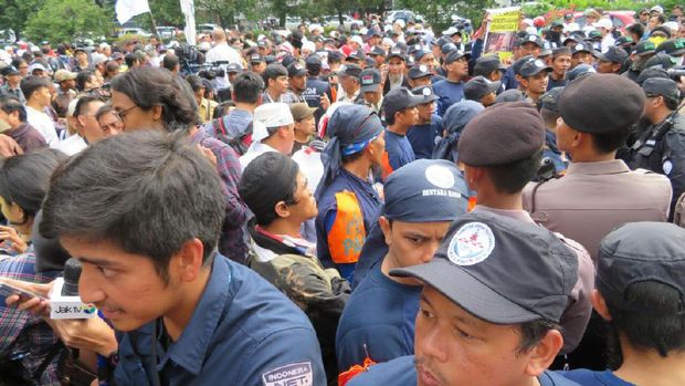 Massa Pengunjung Sidang Ahok Membeludak Sampai Jl Gadjah Mada