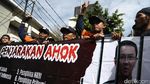 Pendukung dan Penolak Ahok Lakukan Aksi