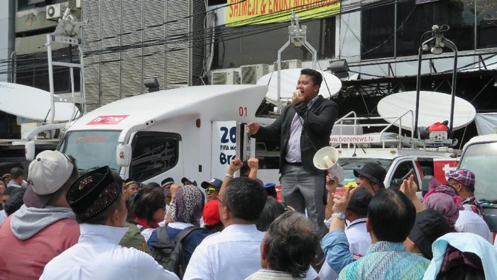 Sebelum Bubar, Massa di Depan Pengadilan Doakan Majelis Hakim Sidang Ahok