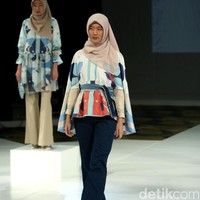 Koleksi Ria Miranda Mengangkat tema Ria Miranda Trend Show 2017 di The Hall Lt.8 Senayan City. Jakarta. [Foto: Mohammad Abduh/Wolipop]