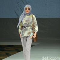 Koleksi Ria Miranda Mengangkat tema Ria Miranda Trend Show 2017 di The Hall Lt.8 Senayan City. Jakarta. [Foto: Mohammad Abduh/Wolipop]