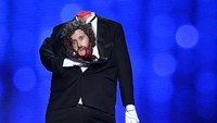 Aksi komedian T.J Miller yang didapuk sebagai host acara tersebut. Ethan Miller/Getty Images/detikFoto.