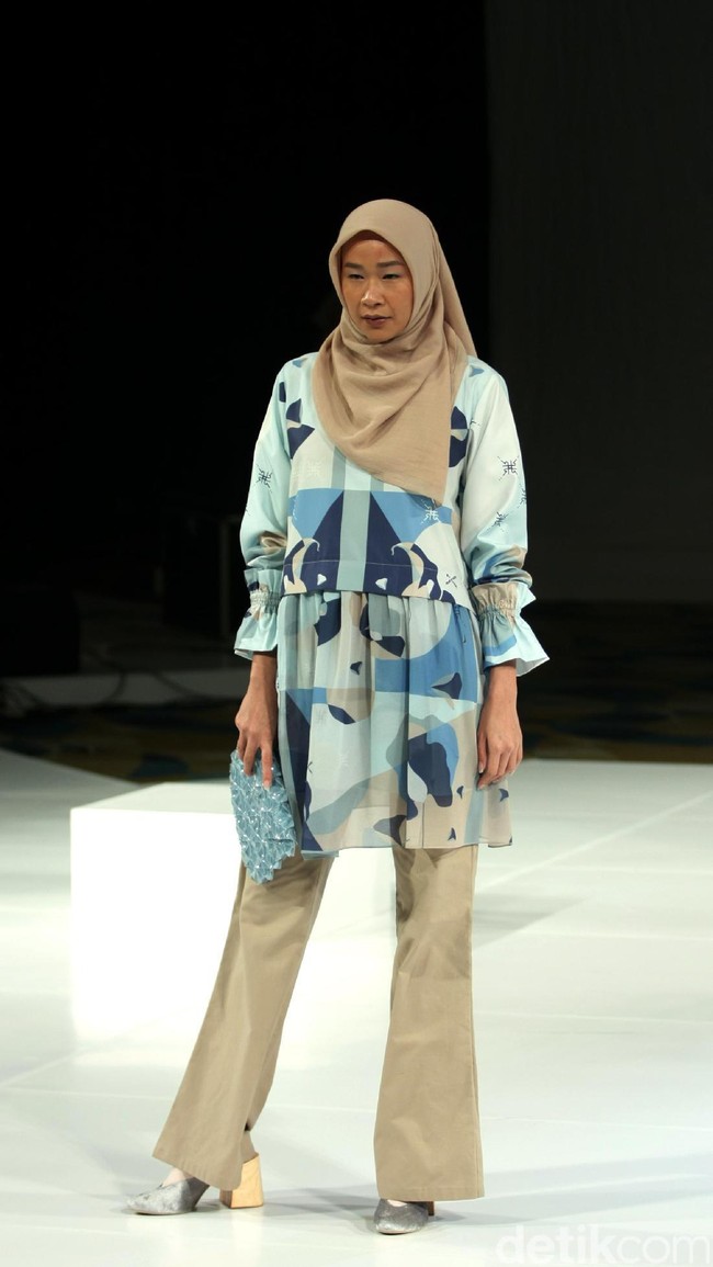 Koleksi Ria Miranda Mengangkat tema Ria Miranda Trend Show 2017 di The Hall Lt.8 Senayan City. Jakarta. [Foto: Mohammad Abduh/Wolipop]