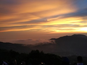 Kencan Romantis Seharian di 4 Negeri Atas Awan