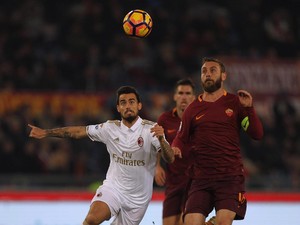 Roma Kerepotan Hadapi Kegigihan Milan