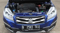 Agar pengendara tetap fokus menyetir Pada setir kemudi, Suzuki menyelipkan Audio switch control, bluetooth phone connections, cruise control dan padle shift. Setir kemudi juga bisa diatur sesuai dengan keinginan pengendara. Foto: Dina Rayanti