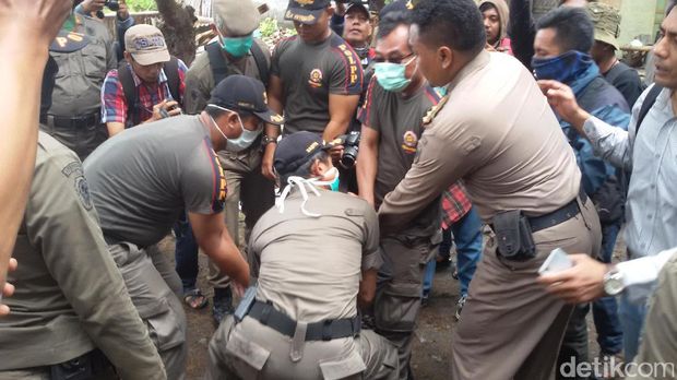  Penertiban di kawasan Gumuk Pasir, Parangtritis, Bantul, DIY, Rabu (13/12/2016)