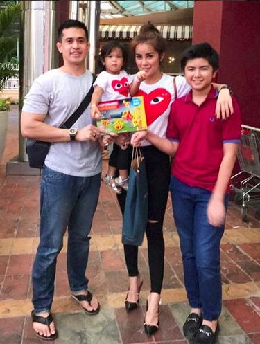 Keluar-Masuk Hotel Jadi Cara Olla Ramlan Tetap Mesra dengan Suami