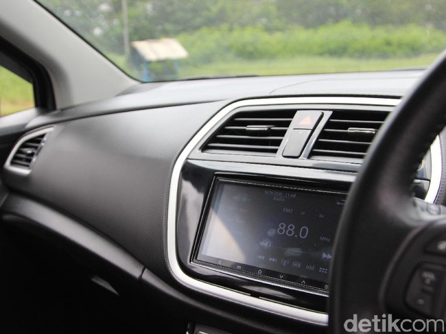 Menguji Suzuki SX4 S-Cross di Jalanan Ibu Kota