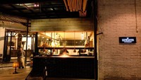 Restoran ini menyediakan hidangan Eropa seperti steak dan pizza. Tapi bagi para pengunjung yang ingin mencoba masakan asli Thailand bisa juga menyicipinya di sini (Pasti/detikTravel)