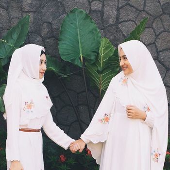 Foto: Cantiknya Chacha, Putri Cindy Fatikasari dengan Gaya Jilbab Panjang