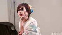 Lagi bengong aja tetep cantik yah?