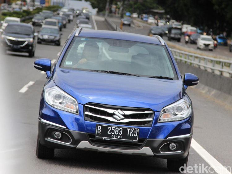 Menguji Suzuki SX-4 S Cross