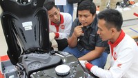 Meski demikian, dua teknisi Honda Fadzar Supriadi dan Endro Setiaji yakin akan mampu mengatasi simulasi permasalahan yang diciptakan dengan memberikan solusi terbaik untuk konsumen Honda.Foto: M Luthfi Andika