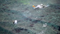 MV-22 Osprey yang jatuh melukai sedikitnya lima awak. Dalam gambar, pesawat hancur menjadi tiga bagian. REUTERS/Kyodo.
