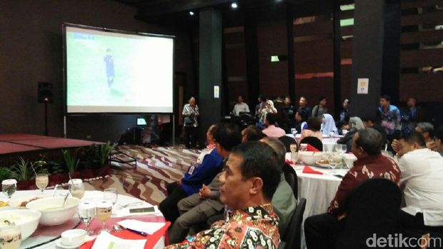 Mentan Amran Sulaiman nonton Final Piala AFF 2016