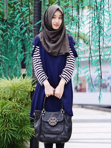 Foto: Cantiknya Chacha, Putri Cindy Fatikasari dengan Gaya Jilbab Panjang