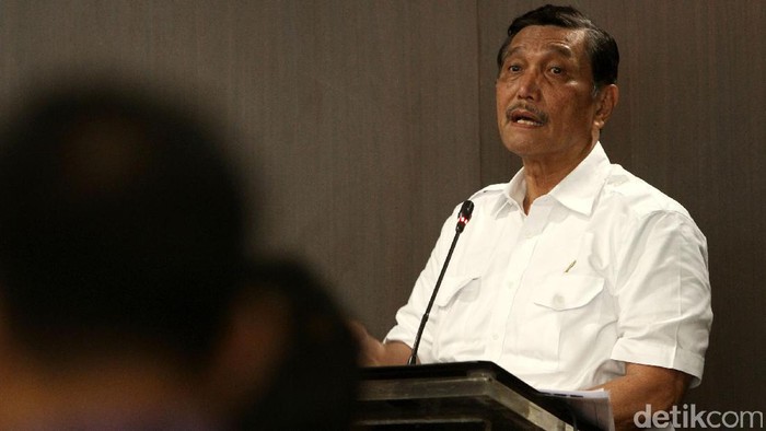 Menteri Koordinator Kemaritiman Luhut Binsar Panjaitan berdialog dengan Asosiasi Pemerintahan Kabupaten Seluruh Indonesia (Apkasi) di Jakarta, Rabu (14/12/2016).
