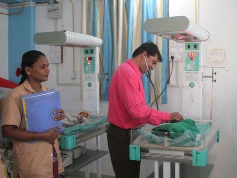 Dokter Ini Tak Pasang Tarif untuk Persalinan Bayi Perempuan