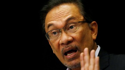 Foto: Anwar Ibrahim yang Dipenjara Tonton Pelantikan Mahathir