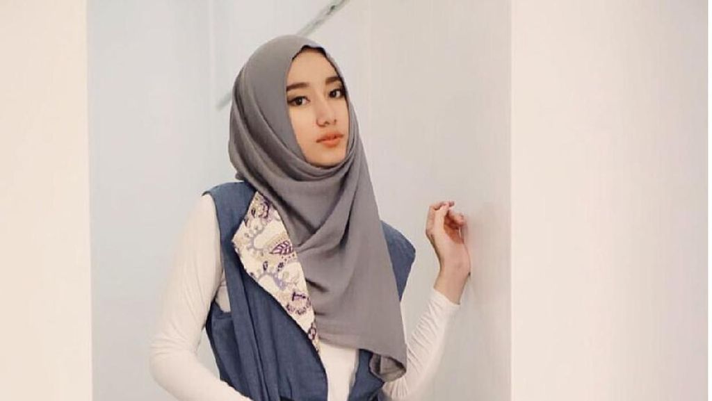 Foto: Cantiknya Anak Pelawak Kadir Hingga Cindy Fatikasari dengan Hijab Simpel Foto: Cantiknya Anak Pelawak Kadir Hingga Cindy Fatikasari dengan Hijab Simpel
