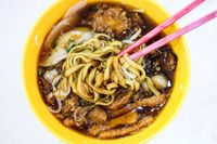 Wouw, Pramugari Ini Mampu Habiskan 8 Mangkuk Mie dalam Waktu 17 Menit!