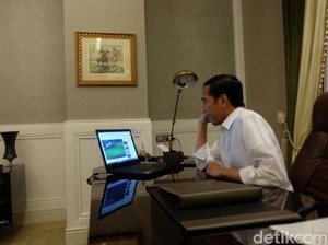 Jokowi Sempatkan Nonton Indonesia Vs Thailand dalam Kunjungan ke Iran