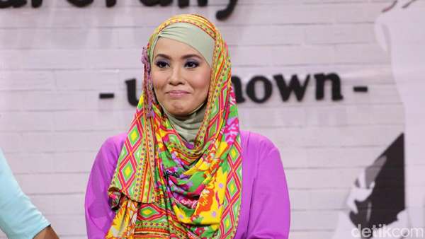 Elma Theana Ceria Pisan Elma Theana Ceria Pisan