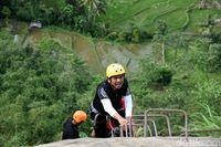 Tinjau Wisata Gunung Parang, Bupati Dedi 'Semprot' 2 Kepala Desa