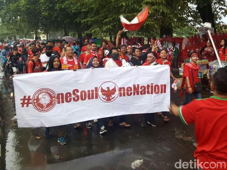 Suporter Timnas Indonesia Mulai Padati Stadion Pakansari