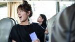 Gaya Raisa dengan Ponsel Berukir Namanya
