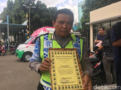  Anggota Satuan Patwal Ditlantas Polda Metro Jaya Aiptu Sutisna korban amukan Dora