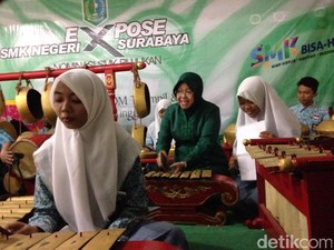 Wali Kota Risma Ternyata Lihai Memainkan Gamelan