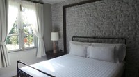 Untuk kamarnya sendiri, hotel ini memiliki kamar yang sangat nyaman. Suasananya sangat homie. Traveler akan merasa sedang tidur di rumah sendiri bila menginap di hotel ini (Pasti/detikTravel)
